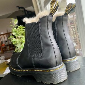 {Dr. Marten} 2976 Faux Fur lined Chelsea boots